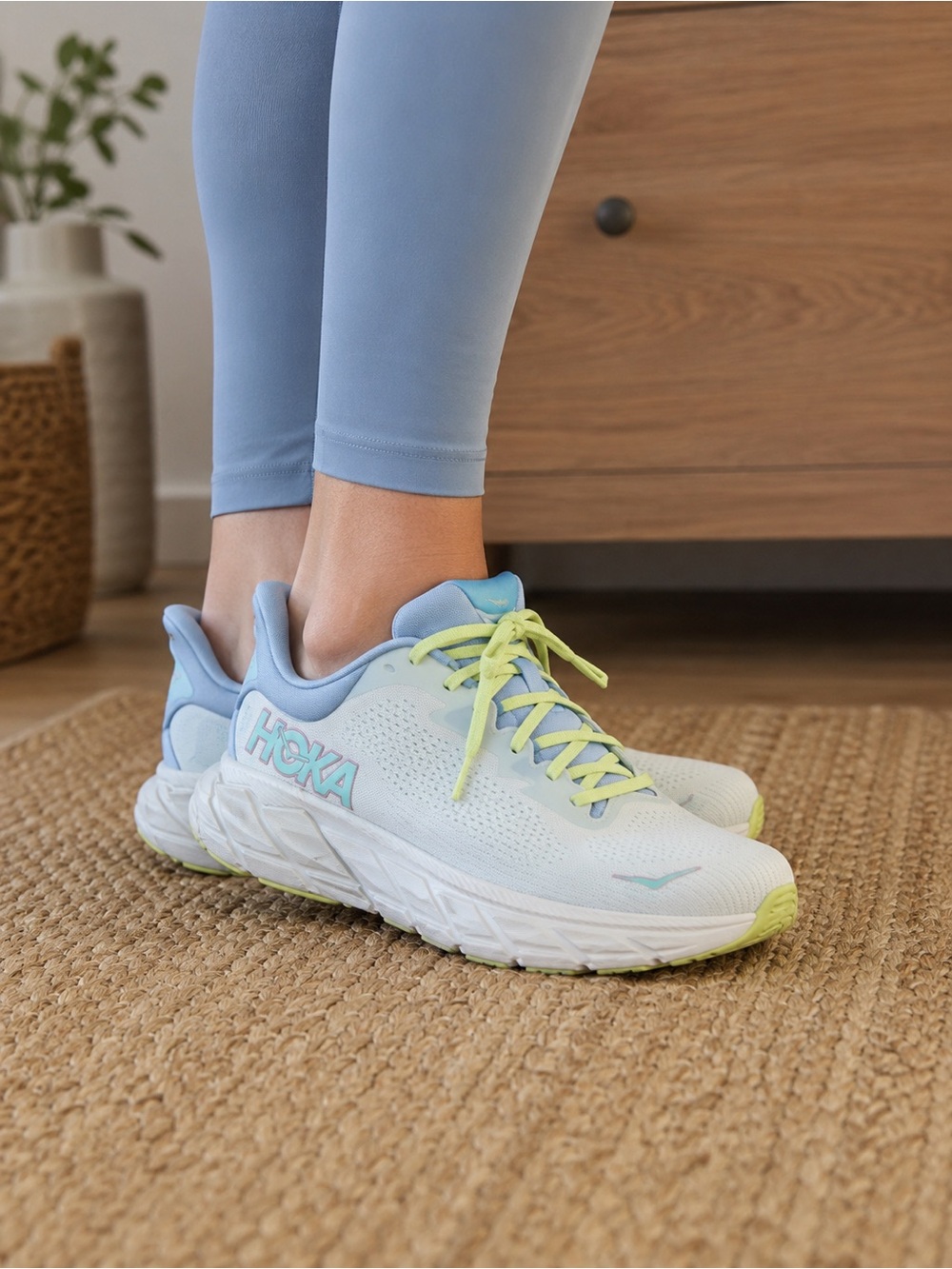 Hoka One One Arahi 7 Running Shoes Blue White Women’s US 9.5 Sporty Comfy Gym
